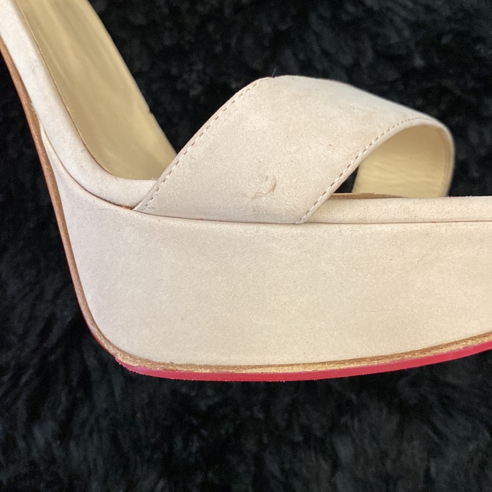Christian Louboutin - Picture 13 of 16
